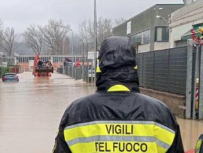 Allerta meteo prorogata in Toscana, livello arancione fino a domenica 24: frane ed evacuazione zone isolate