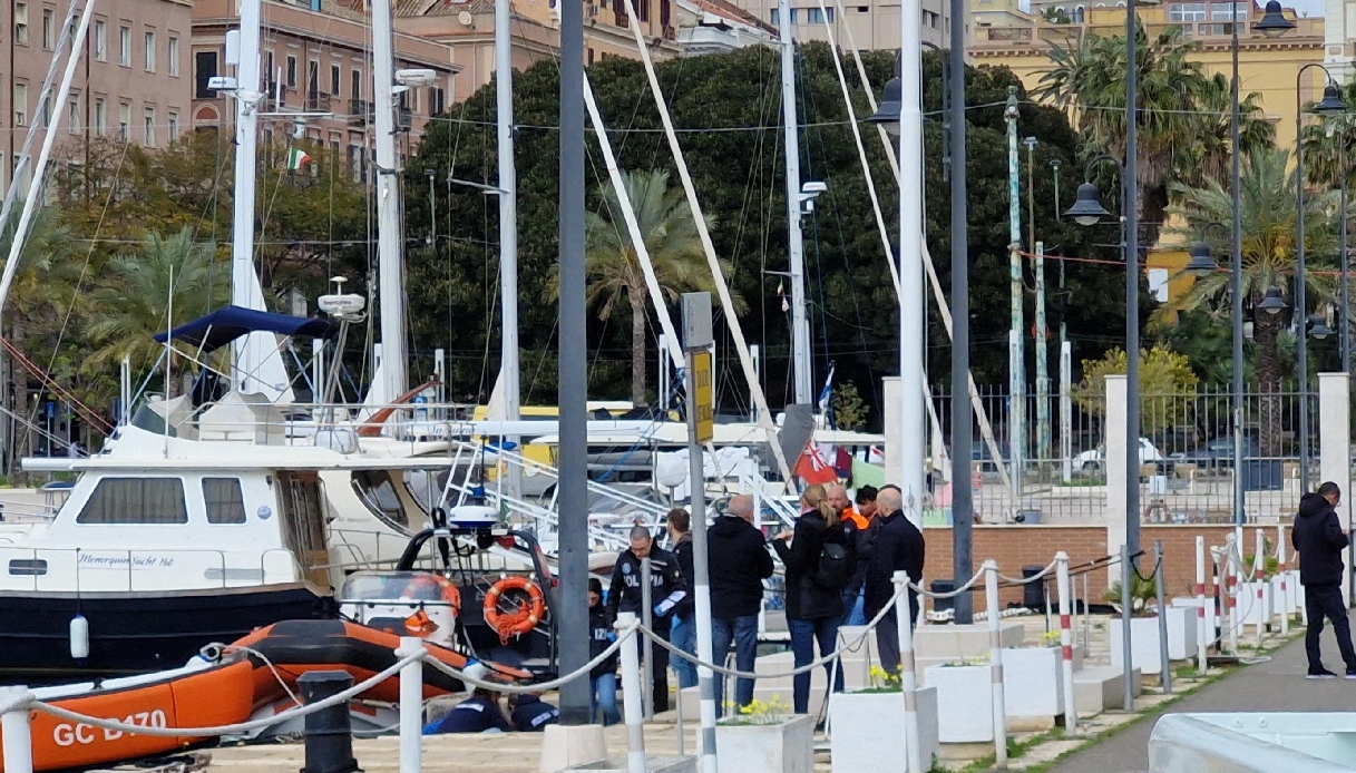 Cadavere in mare a Cala Fighera a Cagliari, donna trovata morta: si cerca l