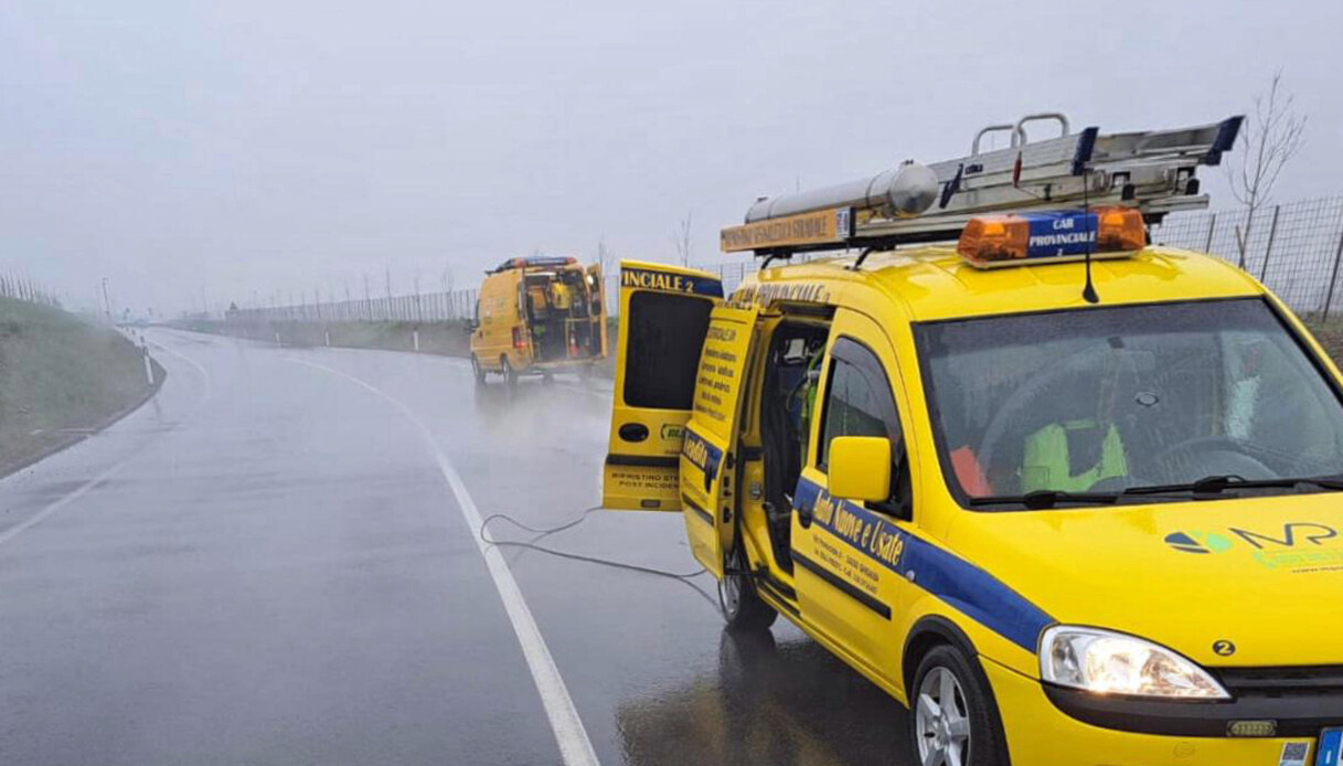 Scontro tra auto e camion a Cavernago vicino Bergamo, due giovani morti e altri due feriti gravemente