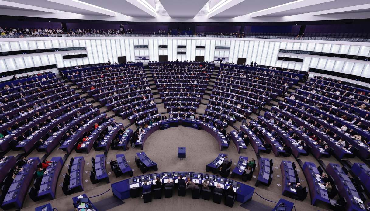 https://wips.plug.it/cips/notizie.virgilio.it/cms/2025/03/corruzione-parlamento-europeo.jpg