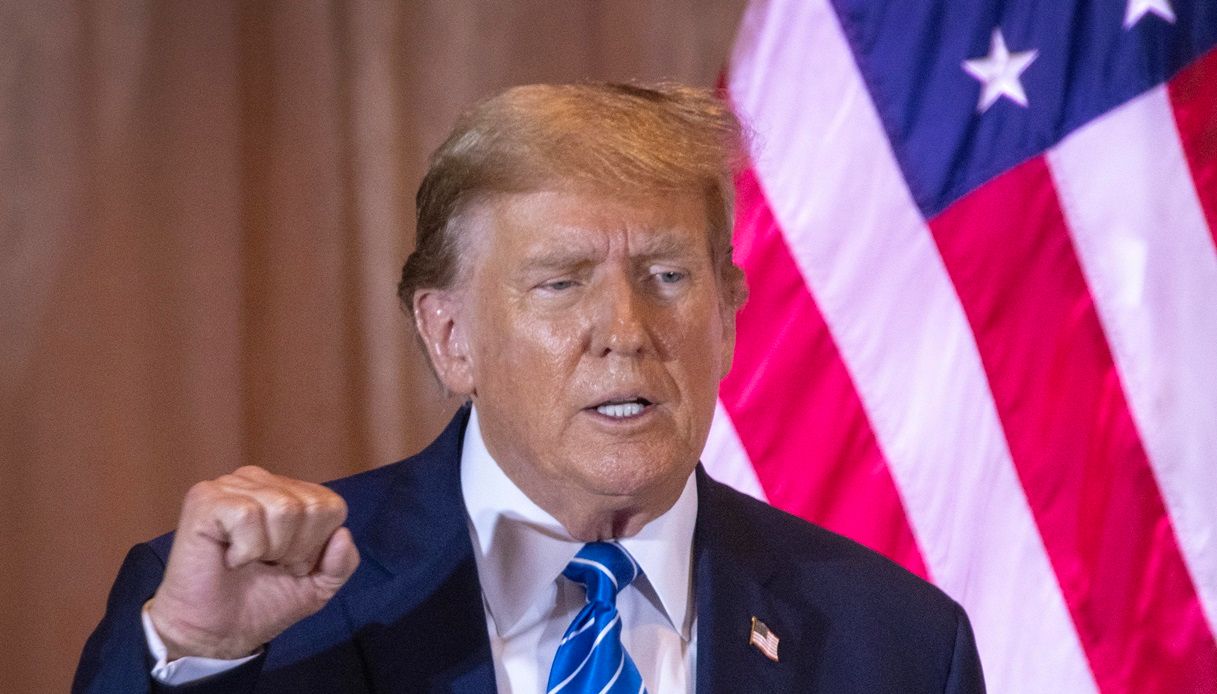 Presidente Usa Donald Trump cravatta blu