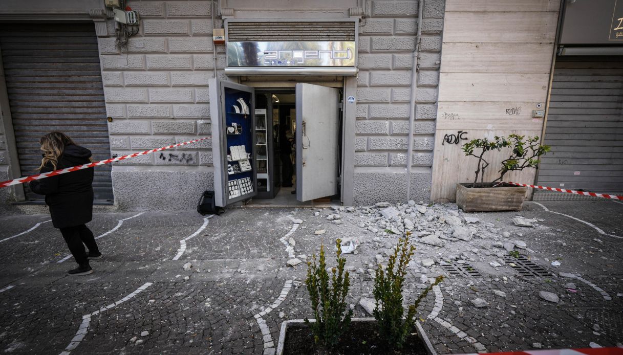 geolier terremoto campi flegrei