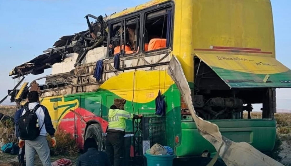 https://wips.plug.it/cips/notizie.virgilio.it/cms/2025/03/incidente-autobus-bolivia.jpg