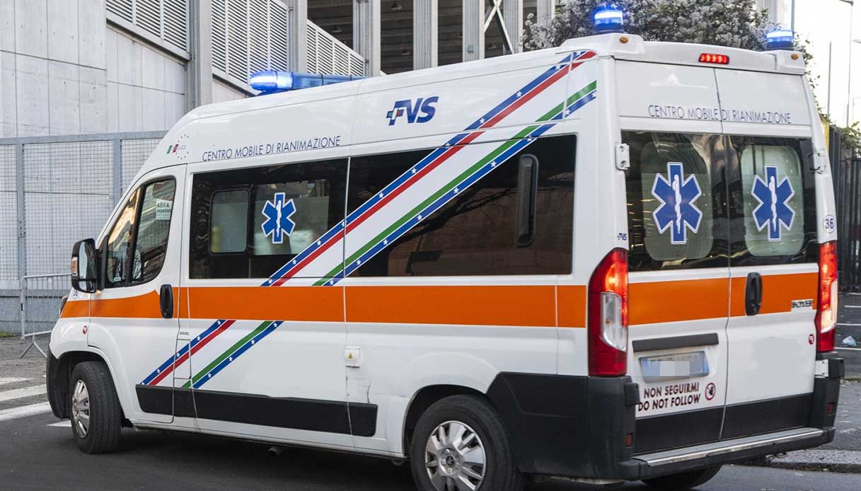 Incidente sulla strada del Santo vicino Padova, due morti e due feriti nello scontro tra camion e furgone