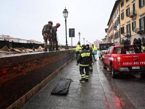 Maltempo in Toscana, piena dell'Arno nella notte, quasi 1.500 persone isolate, salvato uomo caduto nella Sieve