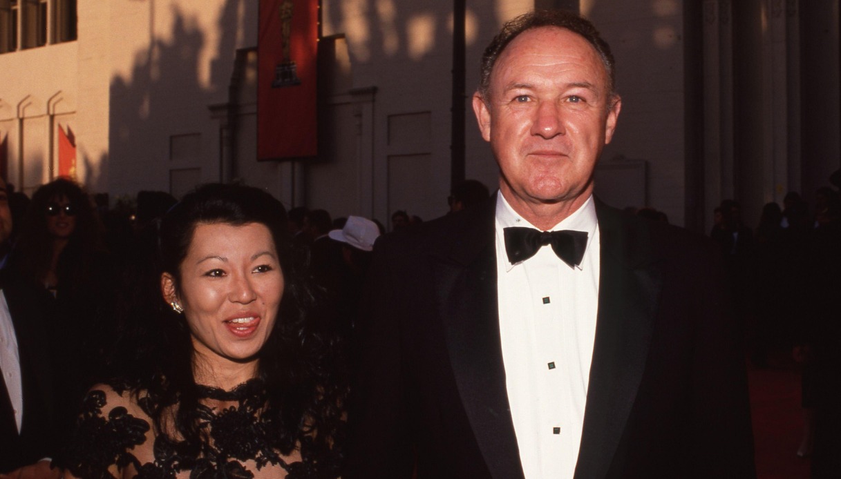 Nella morte di Gene Hackman c'è un nuovo colpo di scena, cambia la data del decesso della moglie Betsy Arakawa