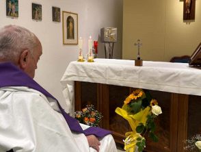 Come sta Papa Francesco? Il Vaticano risponde ai dubbi dopo la foto e conferma i 