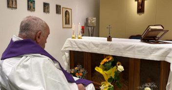 La prima foto di Papa Francesco dal giorno del ricovero