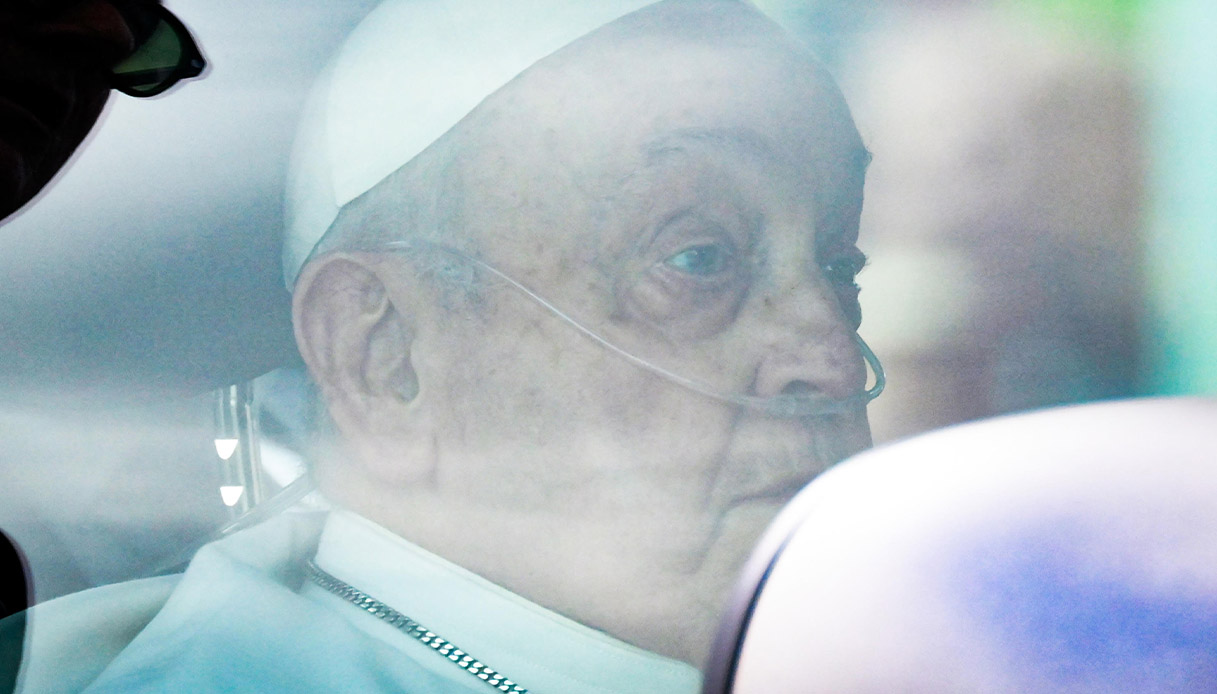 Papa Francesco torna in Vaticano, l