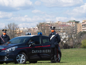Violentata al parco della Caffarella a Roma dal gruppo, con un fucile puntato alla testa: arrestati tre uomini