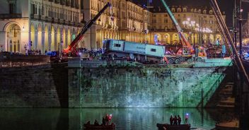 recupero-bus-torino-incidente