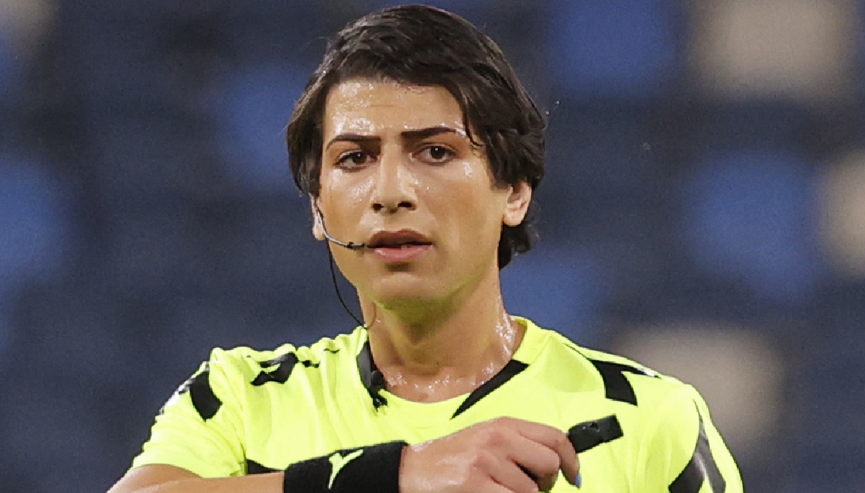 https://wips.plug.it/cips/notizie.virgilio.it/cms/2025/03/sapir-berman-arbitra-calcio-transgender.jpg