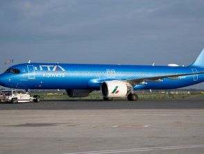 Paura sul volo Ita Roma - Tel Aviv per allarme missili, ira dei sindacati: 