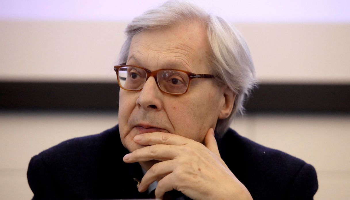 Vittorio Sgarbi abbattuto dalla depressione, la confessione agli amici: "Penso al destino che mi attende"