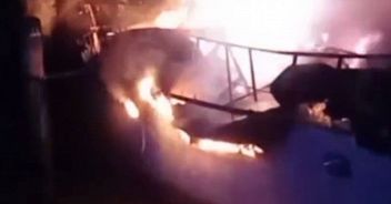 barca-incendio-fiume-stella-palazzolo