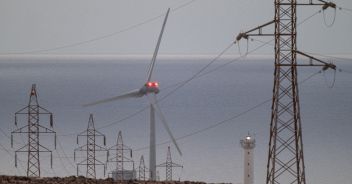 Pale eoliche e rete elettrica durante il blackout in Spagna