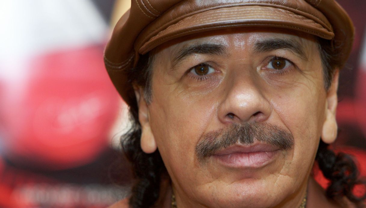 https://wips.plug.it/cips/notizie.virgilio.it/cms/2025/04/carlos-santana.jpg