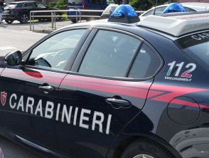 26enne aggredito con un'ascia da un coinquilino a Taranto dopo una lite, arrestato il presunto aggressore