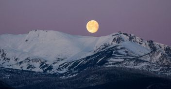 Luna rosa 2025