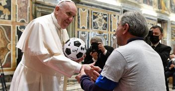 papa-francesca-morte-calcio