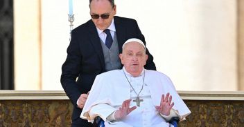 papa-francesco-angelus-sorpresa