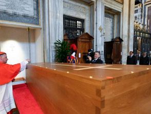 Papa Francesco a Santa Maria Maggiore: folla davanti alla tomba, le ultime sul Conclave e il nuovo Pontefice