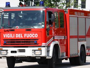 Incendio in un condominio a Bottegone, vicino a Pistoia, 10 famiglie evacuate ed edificio inagibile