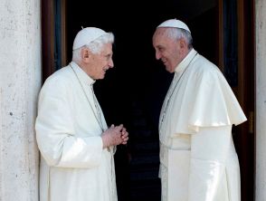 Papa Bergoglio e Papa Ratzinger: il caso unico della convivenza tra due Papi