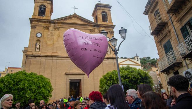sara campanella frase palloncino