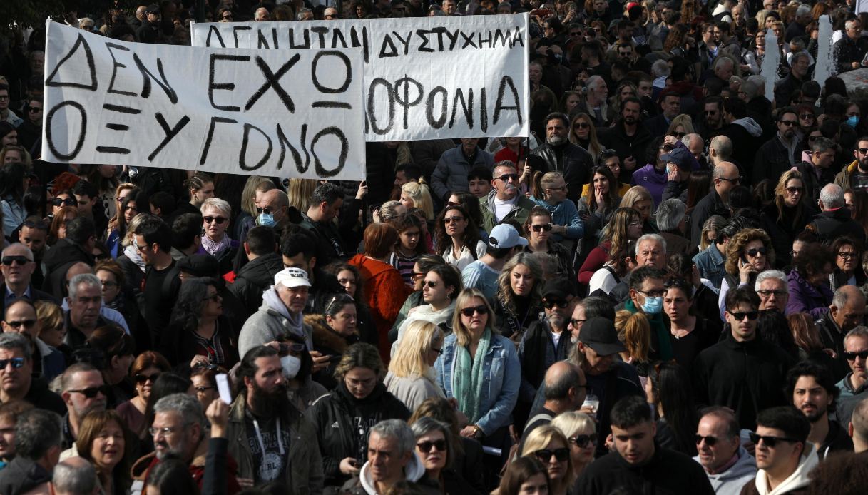 bomba hellenic train