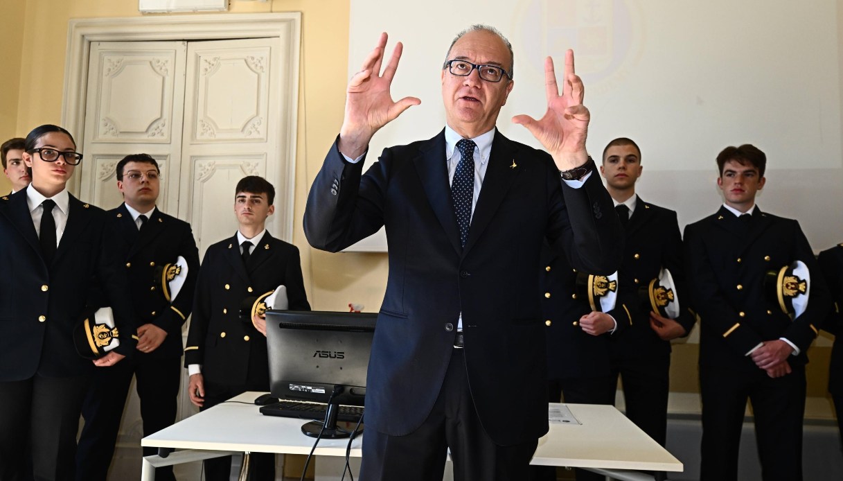 https://wips.plug.it/cips/notizie.virgilio.it/cms/2025/04/valditara-scuola-condotta.jpg