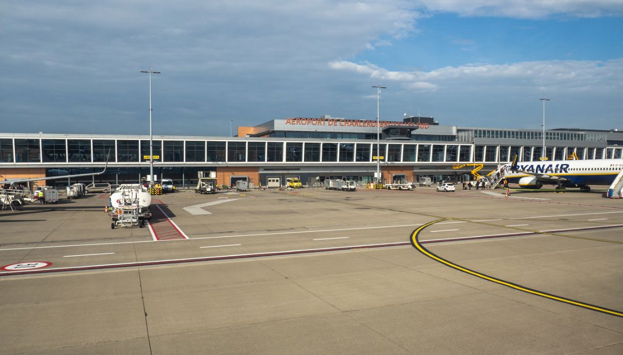 aeroporto charleroi belgio allarme bomba