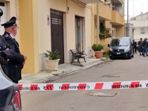 Aldo Brigante spara alla moglie e si suicida a Otranto, lei è gravissima: i corpi trovati dalla figlia