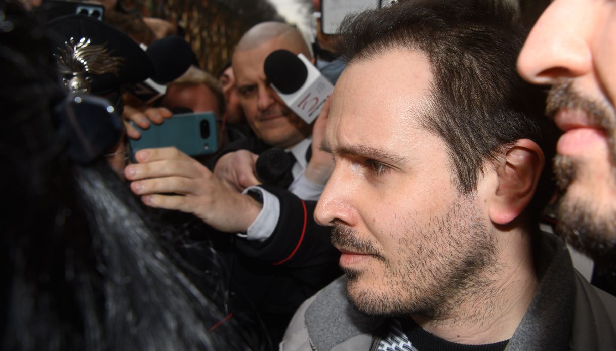 Andrea Sempio scrisse un articolo sul delitto di Garlasco, rivelazione ai carabinieri durante la perquisizione Andrea Sempio scrisse un articolo sul delitto di Garlasco, rivelazione ai carabinieri durante la perquisizione