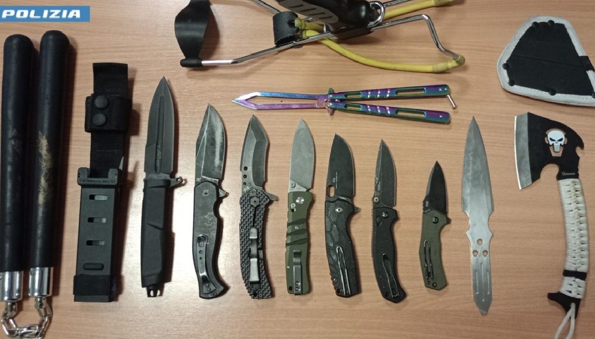 mostra i documenti a bologna e spunta un arma nello zaino aveva un arsenale sequestrato anche un nunchaku da Notizie.virgilio.it mostra i documenti a bologna e spunta un arma nello zaino aveva un arsenale sequestrato anche un nunchaku