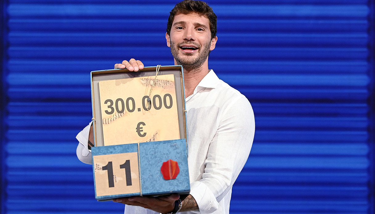 stefano de martino conduttore affari tuoi