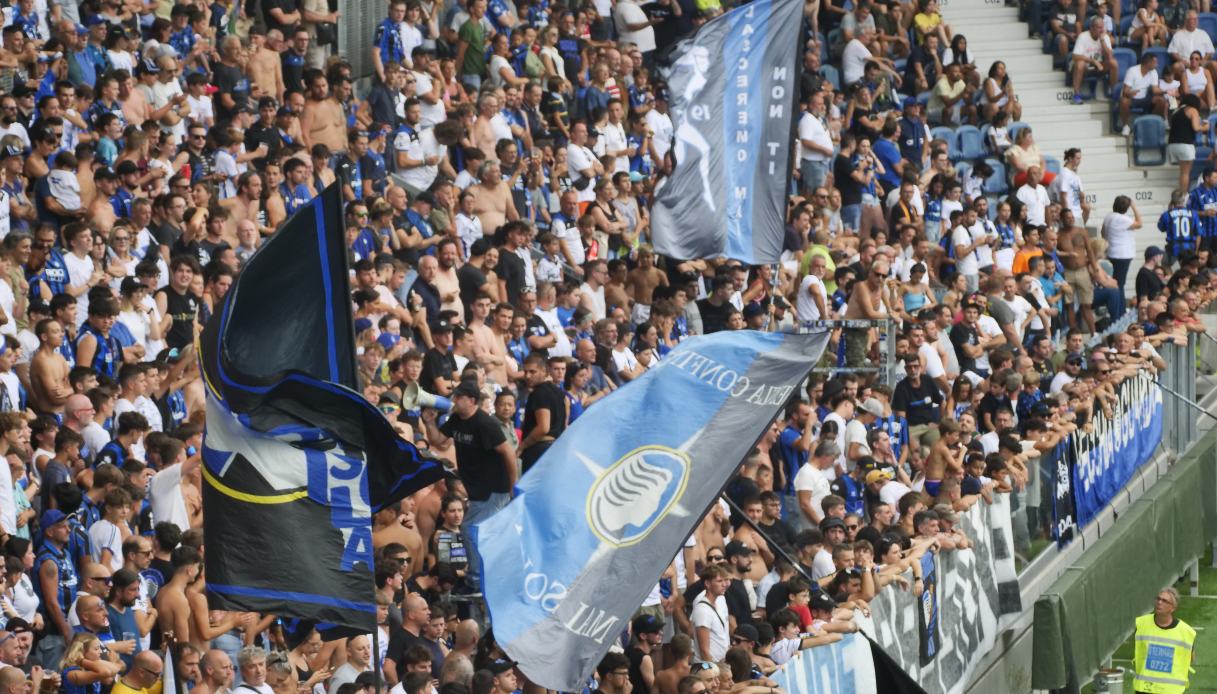 Sciopero del tifo durante Monza Atalanta per la morte di Riccardo Claris, 2.600 tifosi in silenzio Sciopero del tifo durante Monza Atalanta per la morte di Riccardo Claris, 2.600 tifosi in silenzio