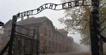 auschwitz-saluto-nazista-studente-italiano