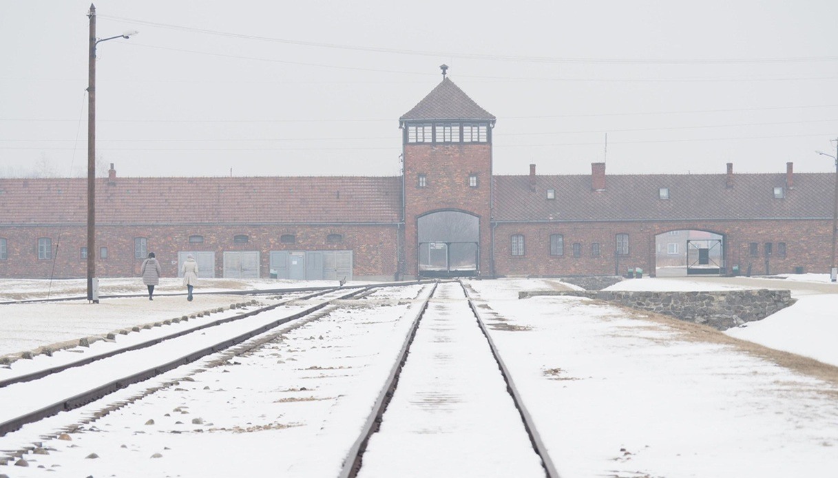 Binari Auschwitz