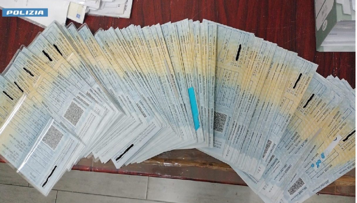 furto e riciclaggio di auto di lusso banda sgominata a napoli mezzi esportati all estero e poi reimportati