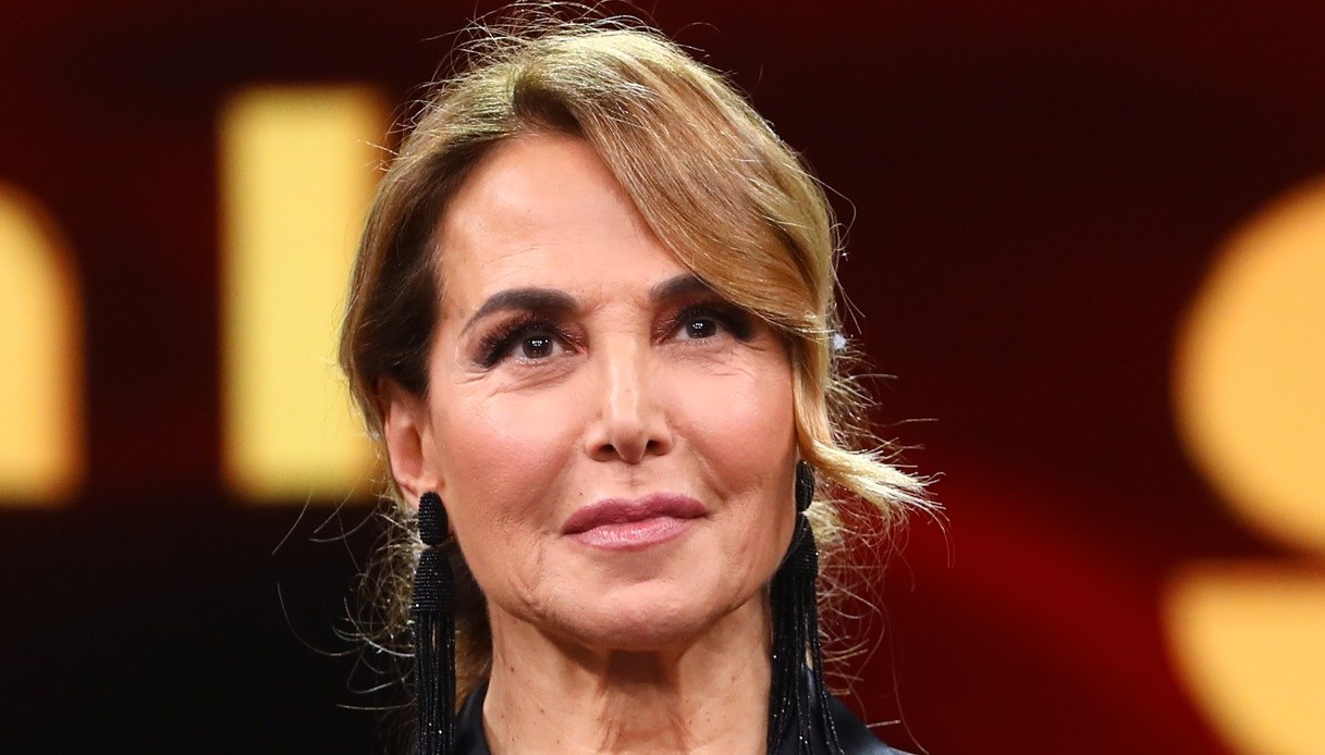https://wips.plug.it/cips/notizie.virgilio.it/cms/2025/05/barbara-d-urso-mediaset-retroscena.jpg