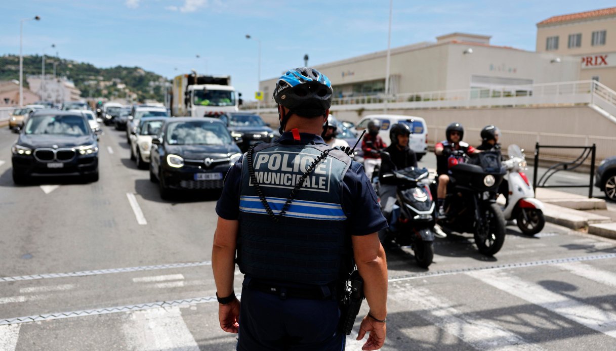 blackout-cannes-polizia
