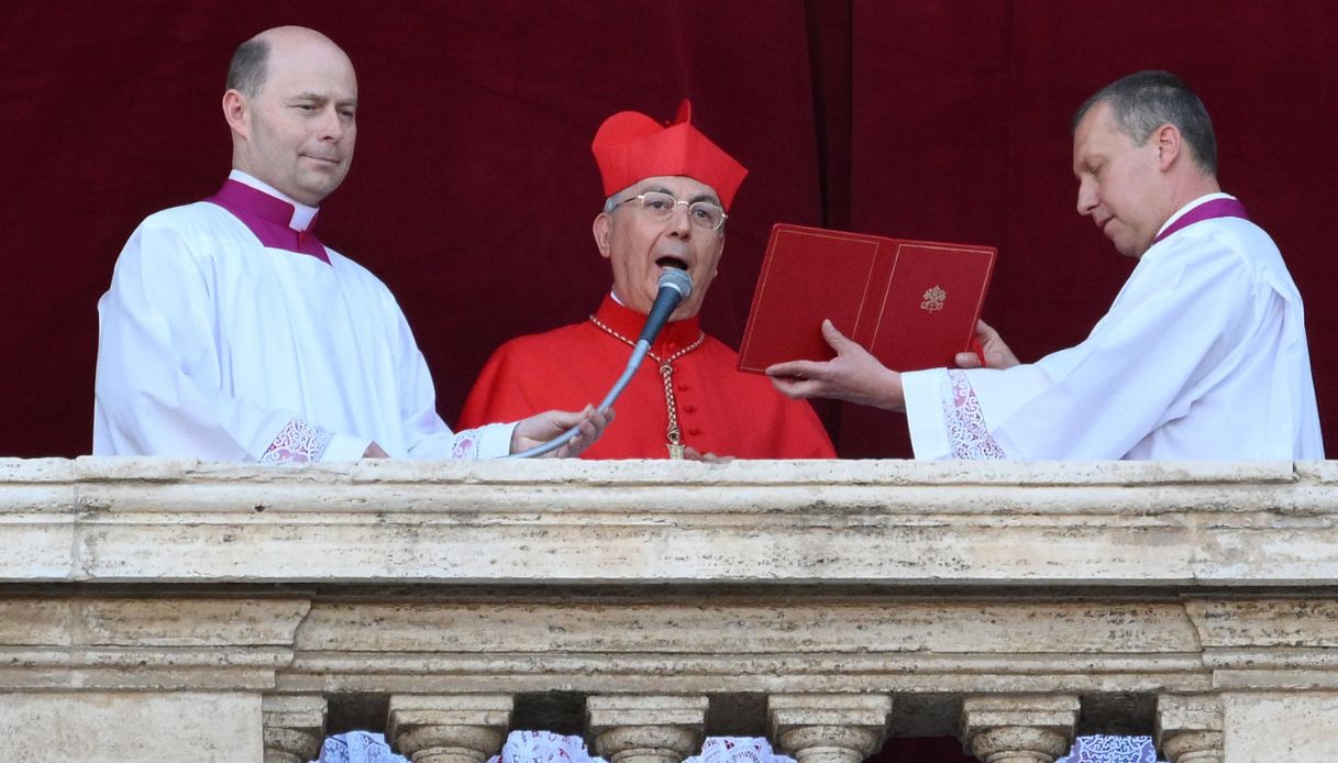 Malore per il cardinale Dominique Mamberti, aveva annunciato Leone XIV con l Malore per il cardinale Dominique Mamberti, aveva annunciato Leone XIV con l