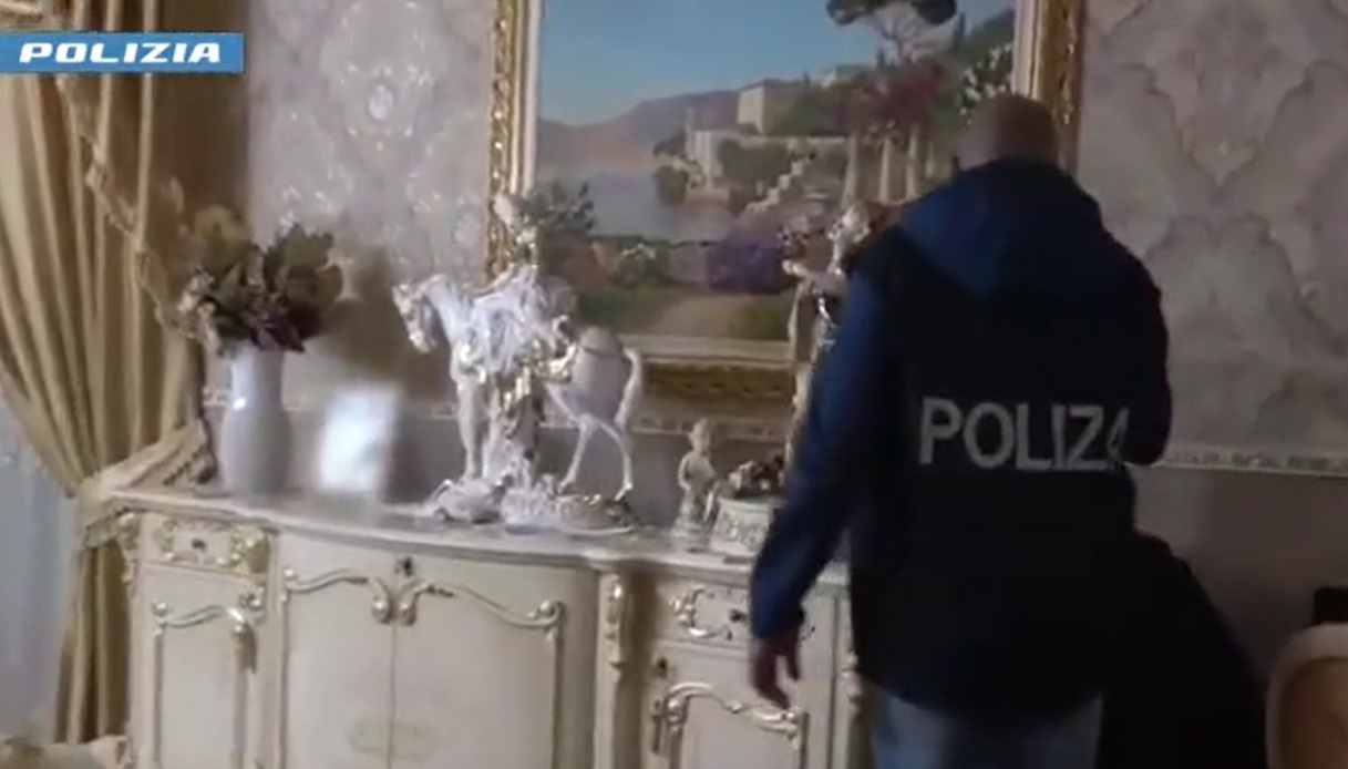 Maxi confisca da 3 mln di euro al re del narcotraffico di Catania, le immagini e il video del blitz Maxi confisca da 3 mln di euro al re del narcotraffico di Catania, le immagini e il video del blitz