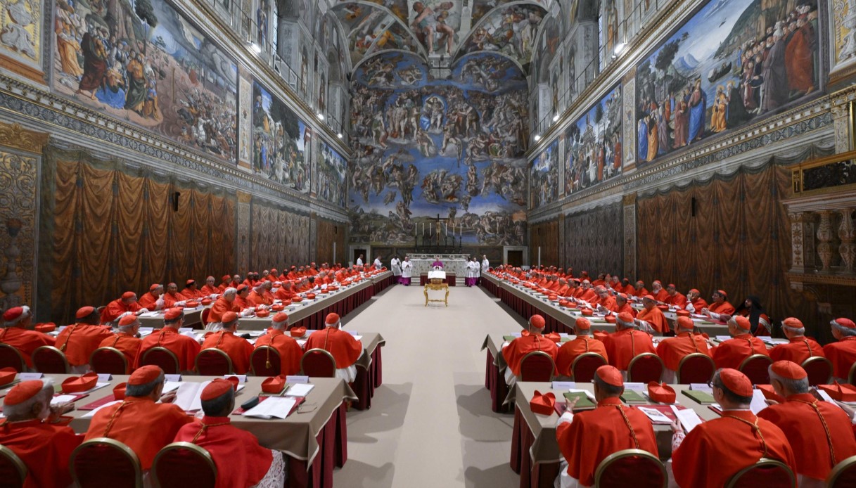 Conclave per eleggere il Papa, il programma di giovedì 8 maggio per i cardinali: votazioni e fumate previste Conclave per eleggere il Papa, il programma di giovedì 8 maggio per i cardinali: votazioni e fumate previste