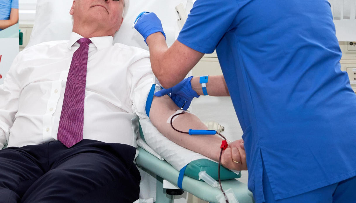 Coppia perseguitata a Cassino, "la trasfusione di sangue mi ha reso gay": uomo tormenta i suoi benefattori