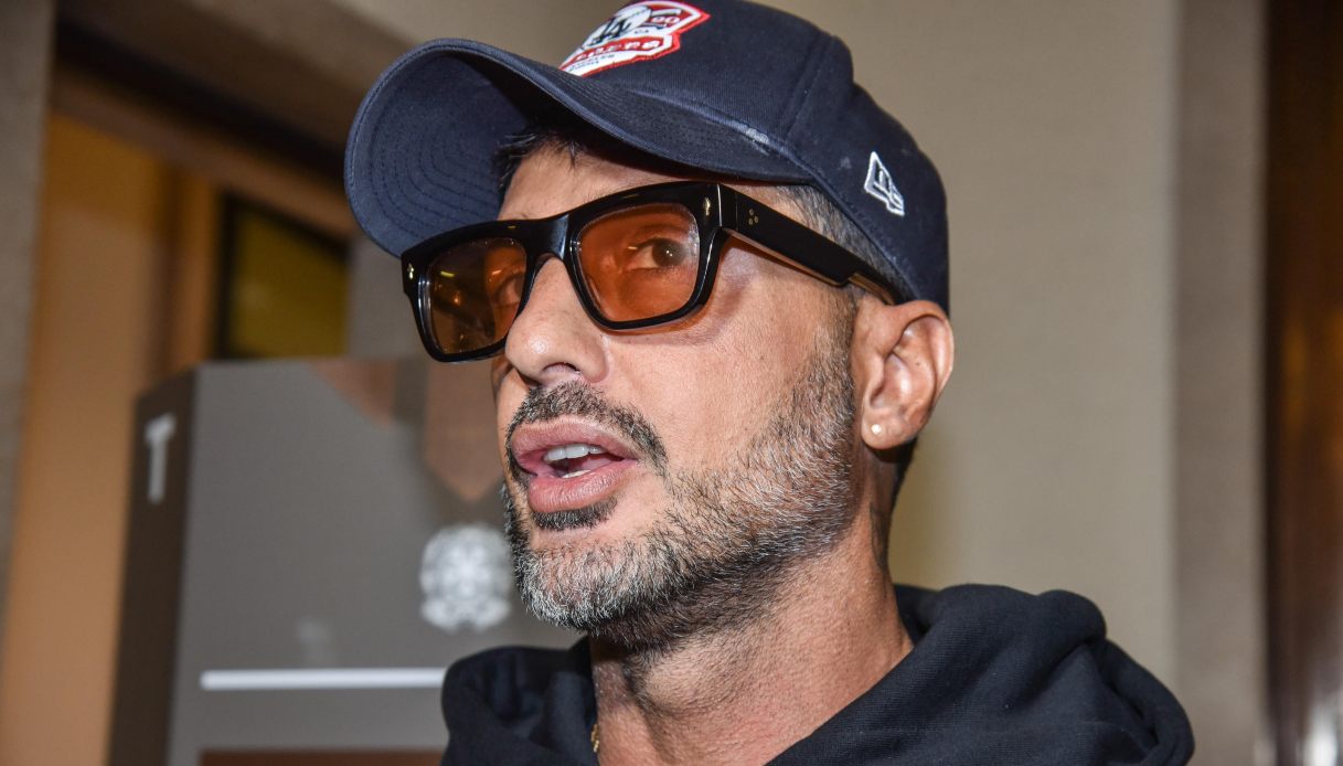 Fabrizio Corona condannato Genova evasione