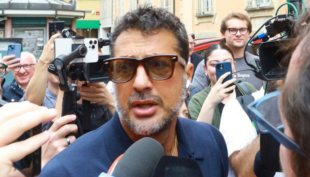 https://wips.plug.it/cips/notizie.virgilio.it/cms/2025/05/delitto-di-garlasco-fabrizio-corona.jpg
