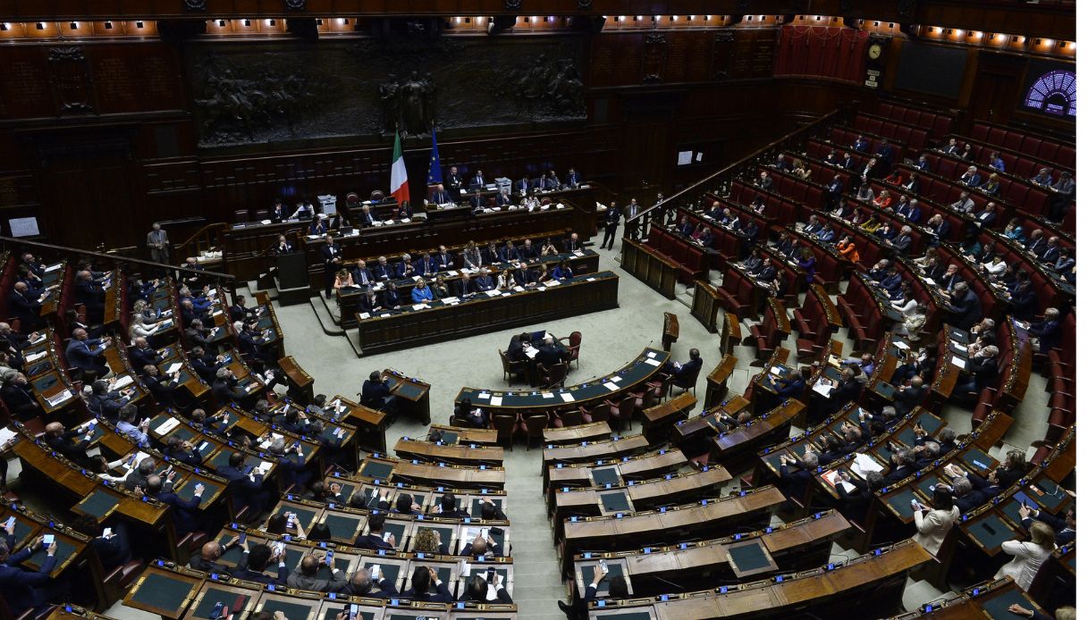https://wips.plug.it/cips/notizie.virgilio.it/cms/2025/05/dl-cittadinanza-legge.jpg