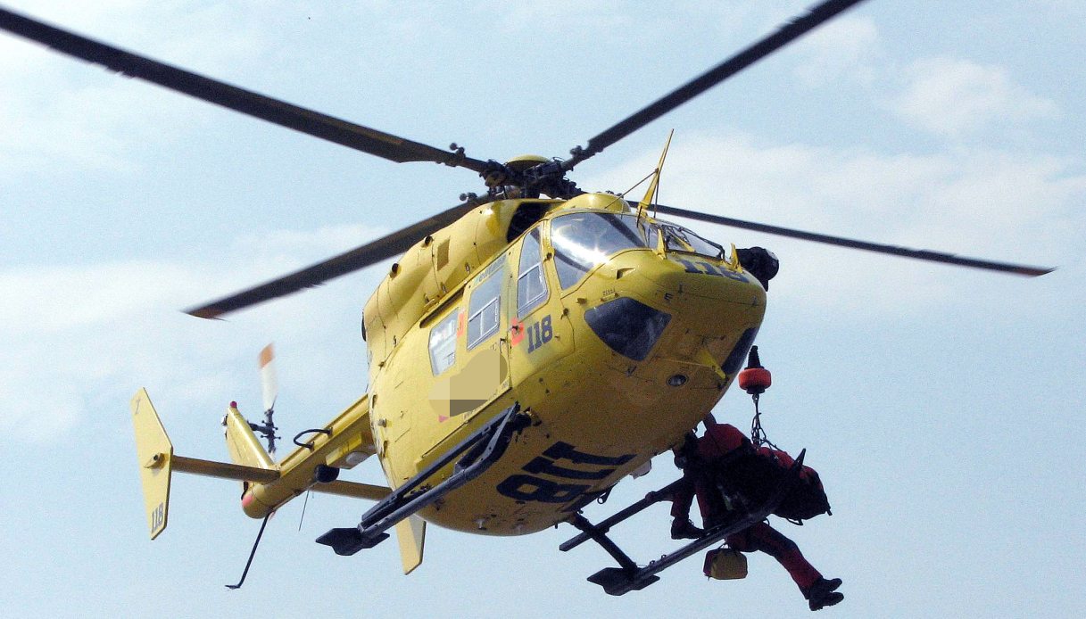 Precipita dal balcone mentre dava da mangiare al gatto, morto un 52enne a Tonara Precipita dal balcone mentre dava da mangiare al gatto, morto un 52enne a Tonara